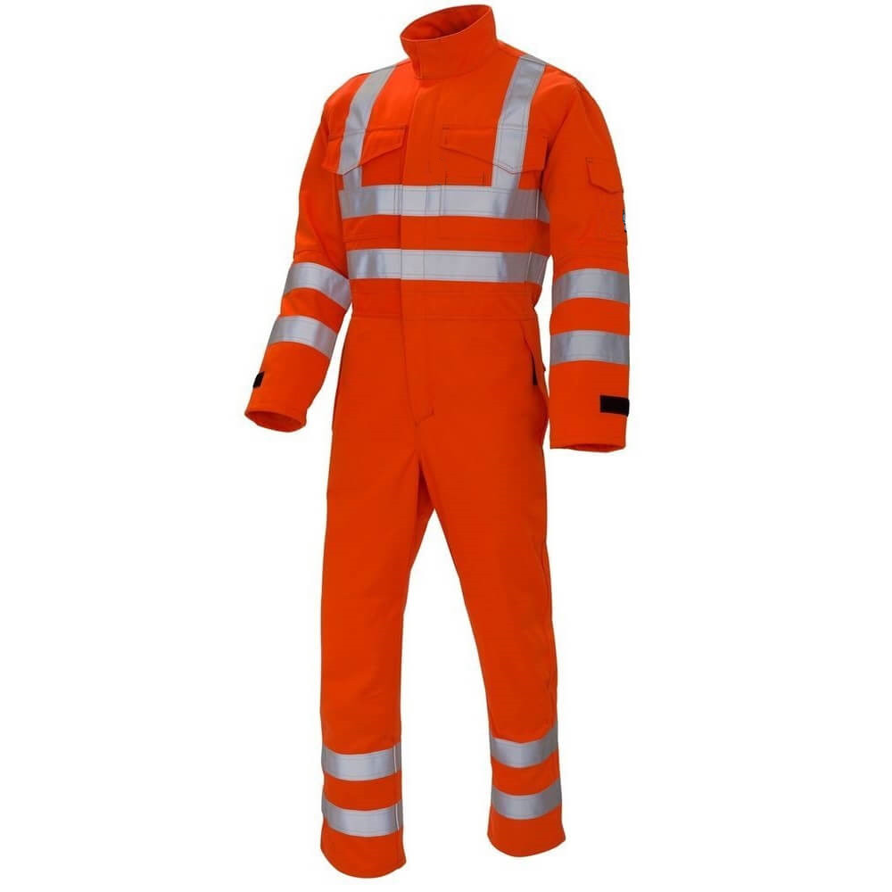 Peut-on repasser des vêtements ignifugés ? Instructions de repassage et d'entretien en toute sécurité